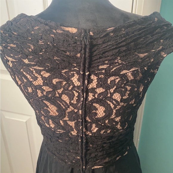 Adrianna Papell - Picture 4 of 4